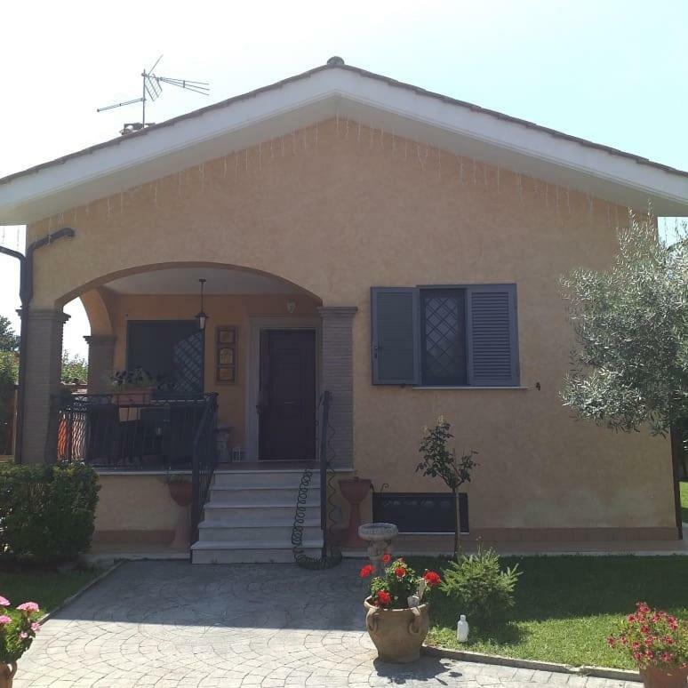 Il Bacio E La Nocciola Bed & Breakfast Labico Exterior photo